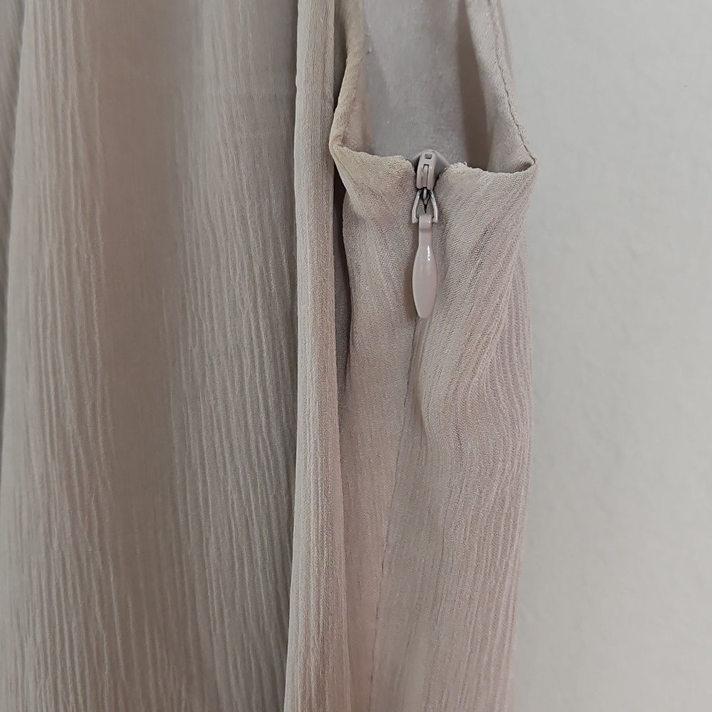 St. John Silk Sleeveless Pleated Scoop Neck Tank Top Limestone Gray Size 10 - Picture 6 of 11